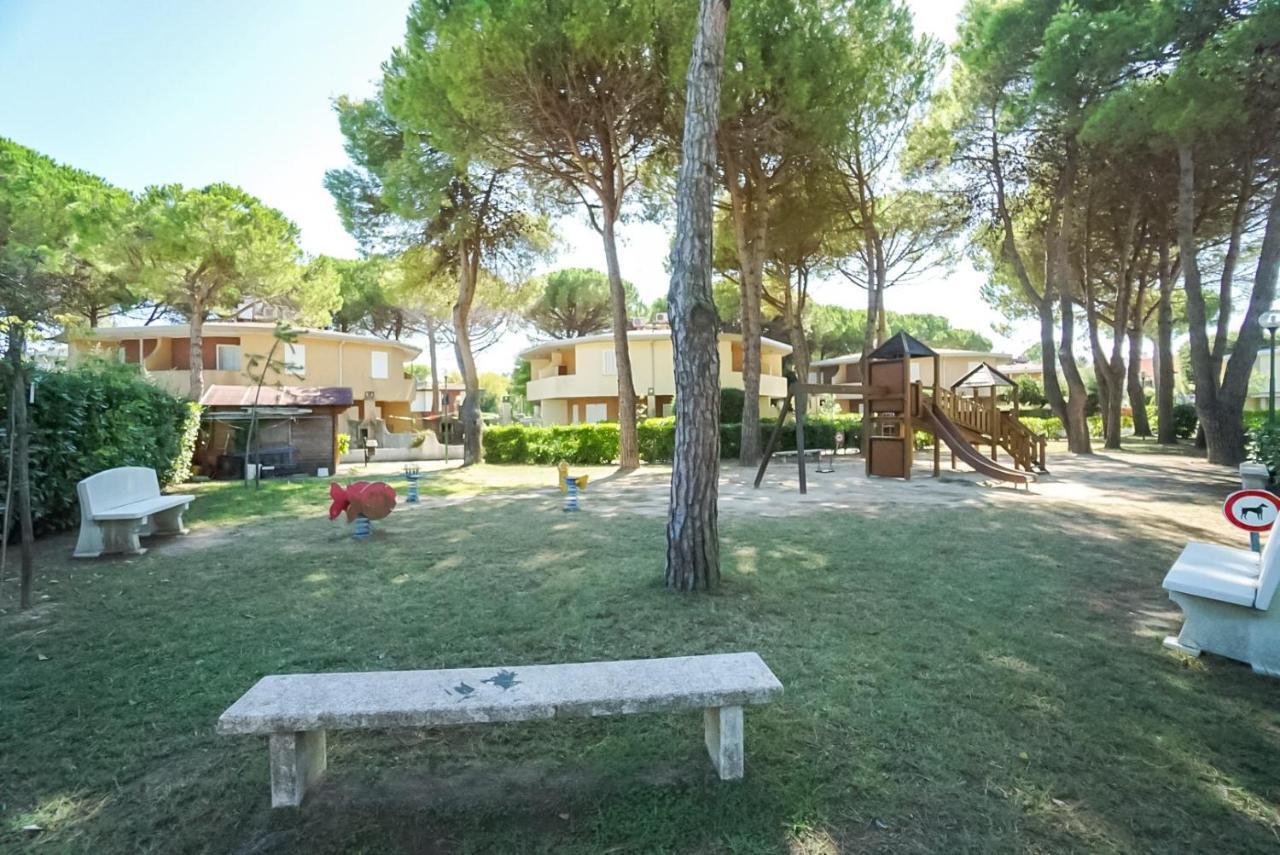Villaggio Tivoli Бибионе Екстериор снимка