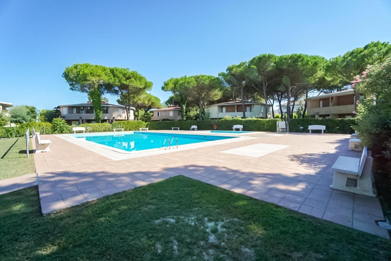 Villaggio Tivoli Бибионе Екстериор снимка